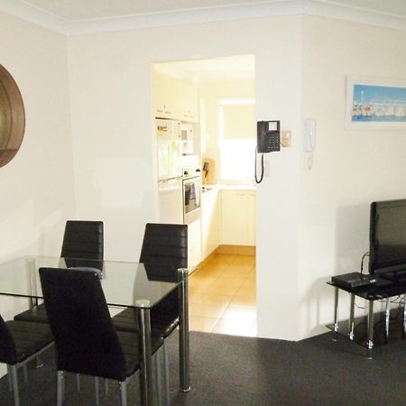 Le Lavandou Holiday Apartments โกลด์โคสต์ ภายนอก รูปภาพ